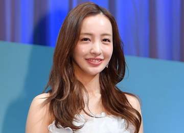 板野友美 愛犬のドッグ・バッグはヴィトン GWは野球選手の夫、娘、愛犬と「公園で大はしゃぎ」 愛車も素敵！