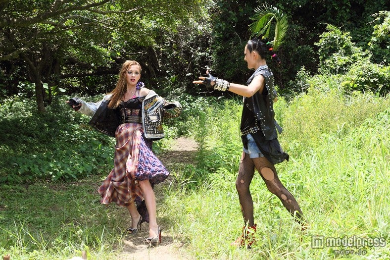 土屋アンナ、冨永愛（C）テレビ朝日