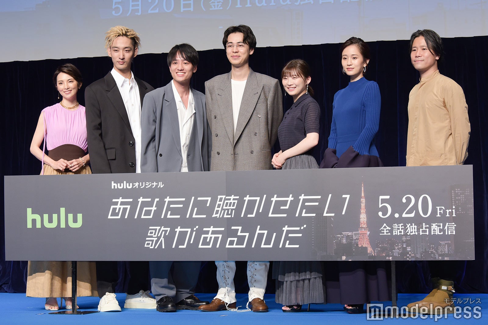 （左から）田中麗奈、上杉柊平、藤原季節、成田凌、伊藤沙莉、前田敦子、萩原健太郎監督（C）モデルプレス