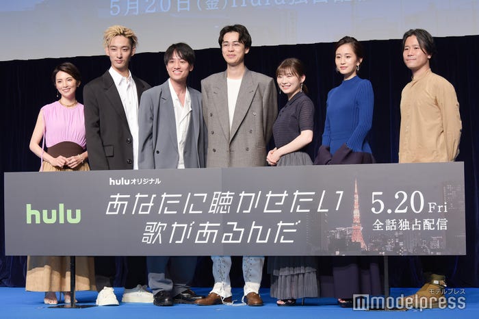 (左から)田中麗奈、上杉柊平、藤原季節、成田凌、伊藤沙莉、前田敦子、萩原健太郎監督(C)モデルプレス