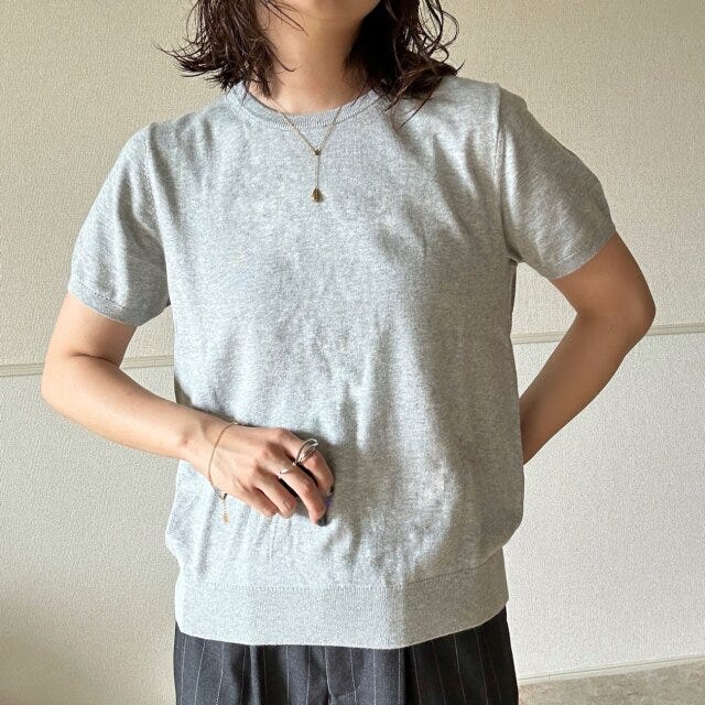 ユニクロ　UVカットクルーネックセーター半袖　GRAY　Lサイズ着用