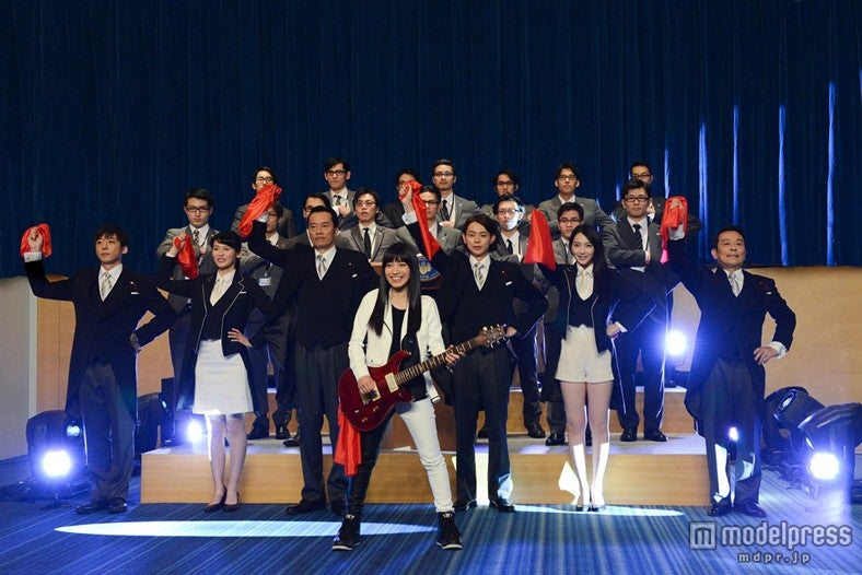 手前左より：高橋一生、本仮屋ユイカ、遠藤憲一、miwa、菅田将暉、知英、金田明夫（C）テレビ朝日