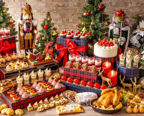 コンラッド東京のクリスマス・スイーツビュッフェ、チェック柄×ホリデー気分のスイーツ約15種