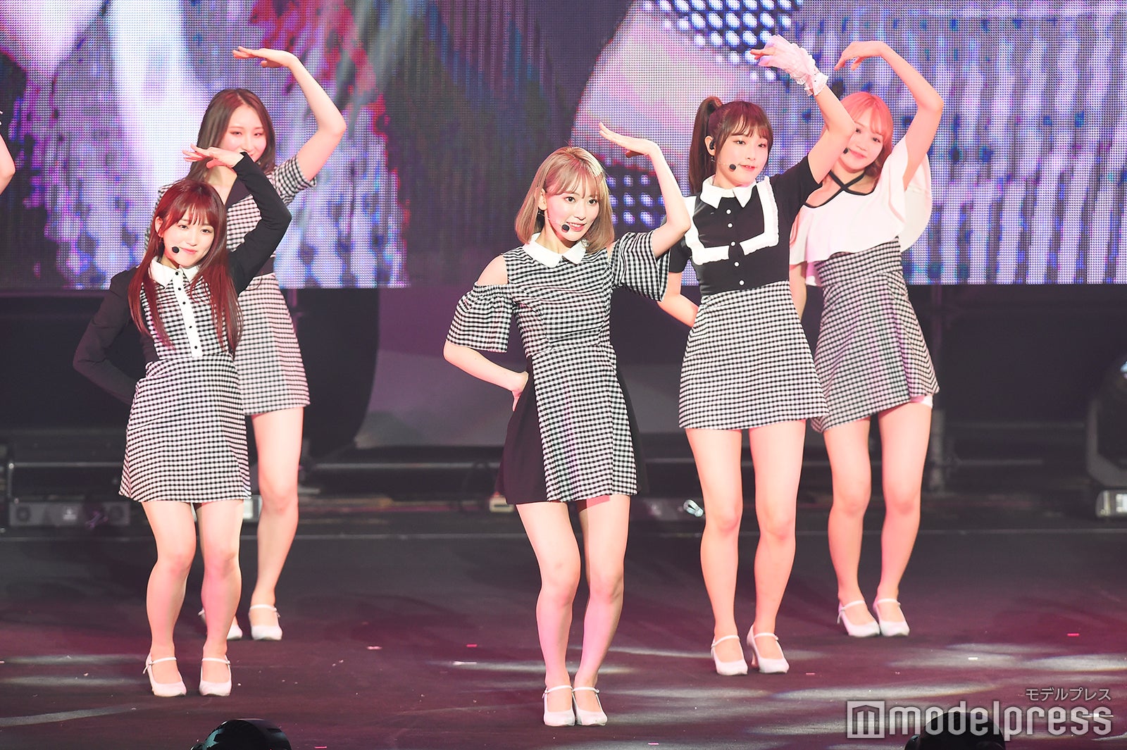 IZ*ONE （C）モデルプレス