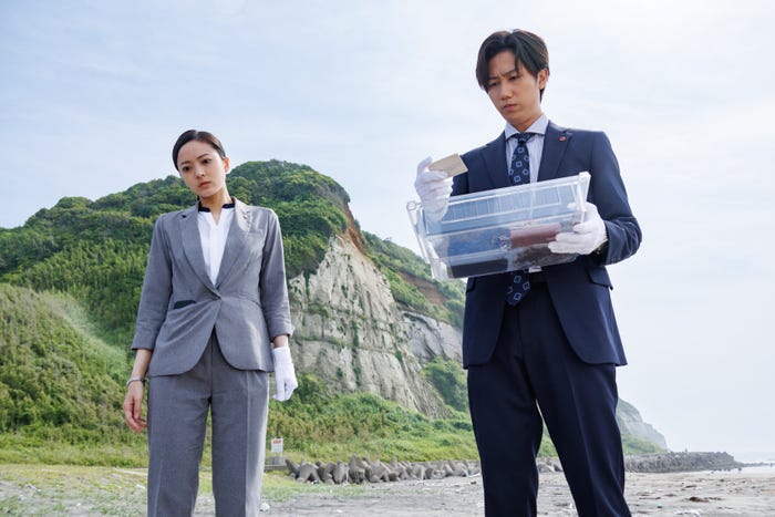柳美稀、阿部亮平「GO HOME~警視庁身元不明人相談室~」第3話より(C)日本テレビ