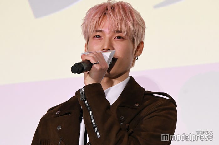 初日舞台挨拶の生中継をメンバーの佐野雄大が観てくれていたと嬉しそうに語った木村柾哉(C)モデルプレス