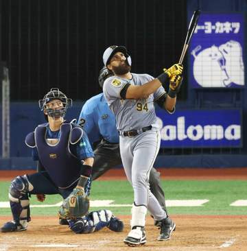 阪神・ガルシア 球団助っ人初！来日初安打が満塁弾 3打席連続三振から13打席目で「最高の結果」
