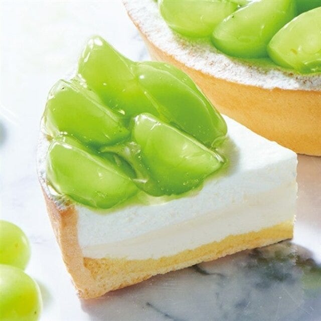 シャトレーゼ　シャインマスカット　期間限定スイーツ　山梨県産シャインマスカットのレアチーズタルト