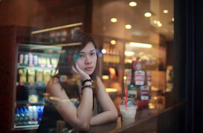 人を誘うのが苦手…いくつ当てはまる？友達がいない人の特徴