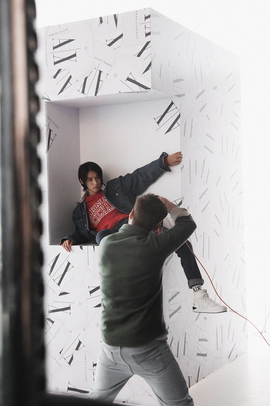 山崎賢人／メイキングカット（画像提供：ジョルジオ アルマーニ）