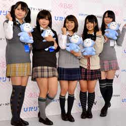 生放送に参加したAKB48(左から:小森美果、宮崎美穂、大島優子、平嶋夏海、松井咲子)