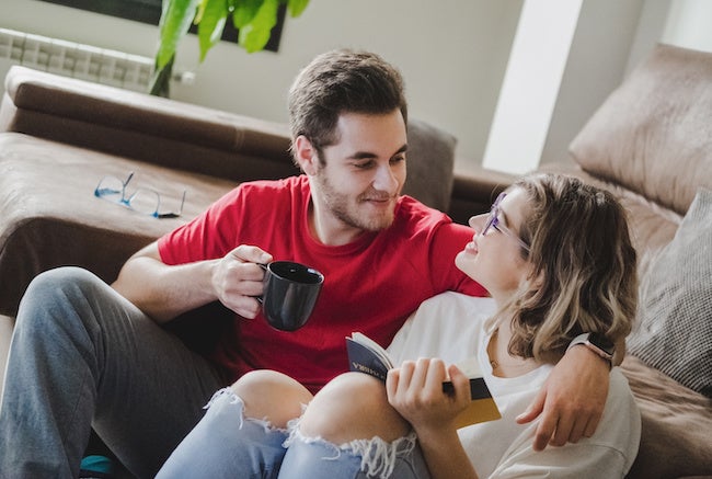 【コレが本音】「付き合ってない女」の家に行く男の心理