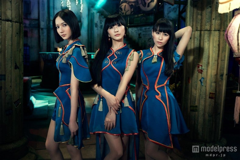 Perfume、凛とした可憐な姿で“異世界”を表現