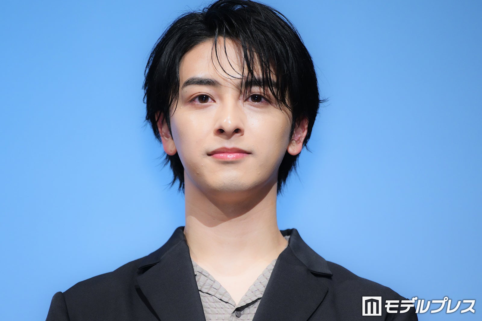 新原泰佑、友人女優との共演に驚き「速攻で連絡して」大手町の街中撮影も回顧【○○なふたり】