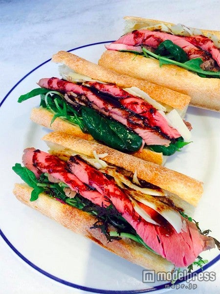 「ローストビーフのカスクルート バルサミコソースがけ」￥410／画像提供：Refectoire
