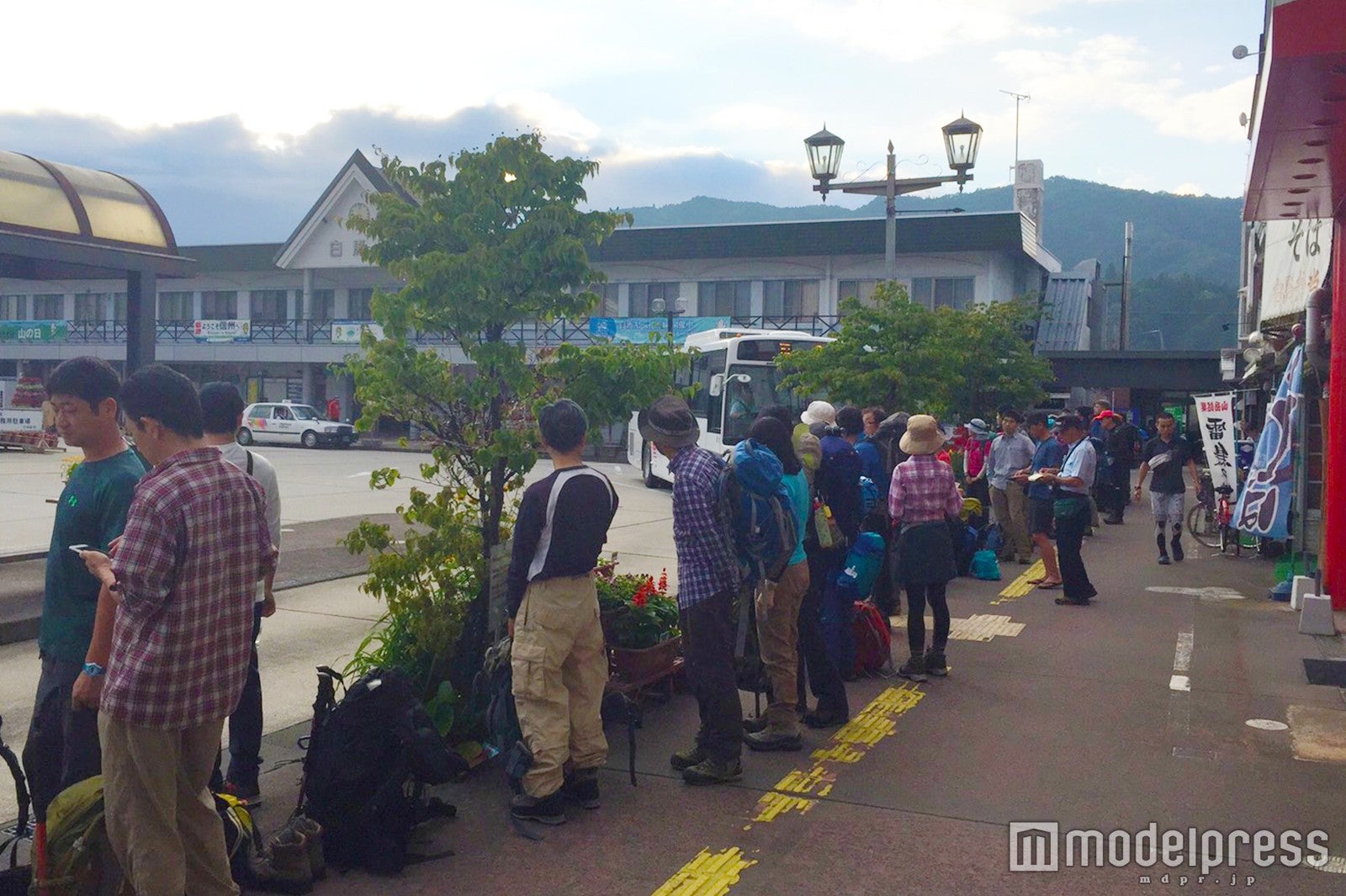 バス停（C）モデルプレス