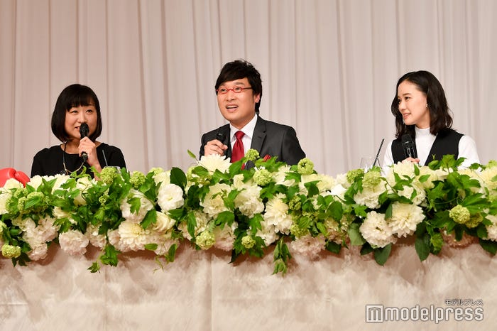 山崎静代、山里亮太、蒼井優 (C)モデルプレス