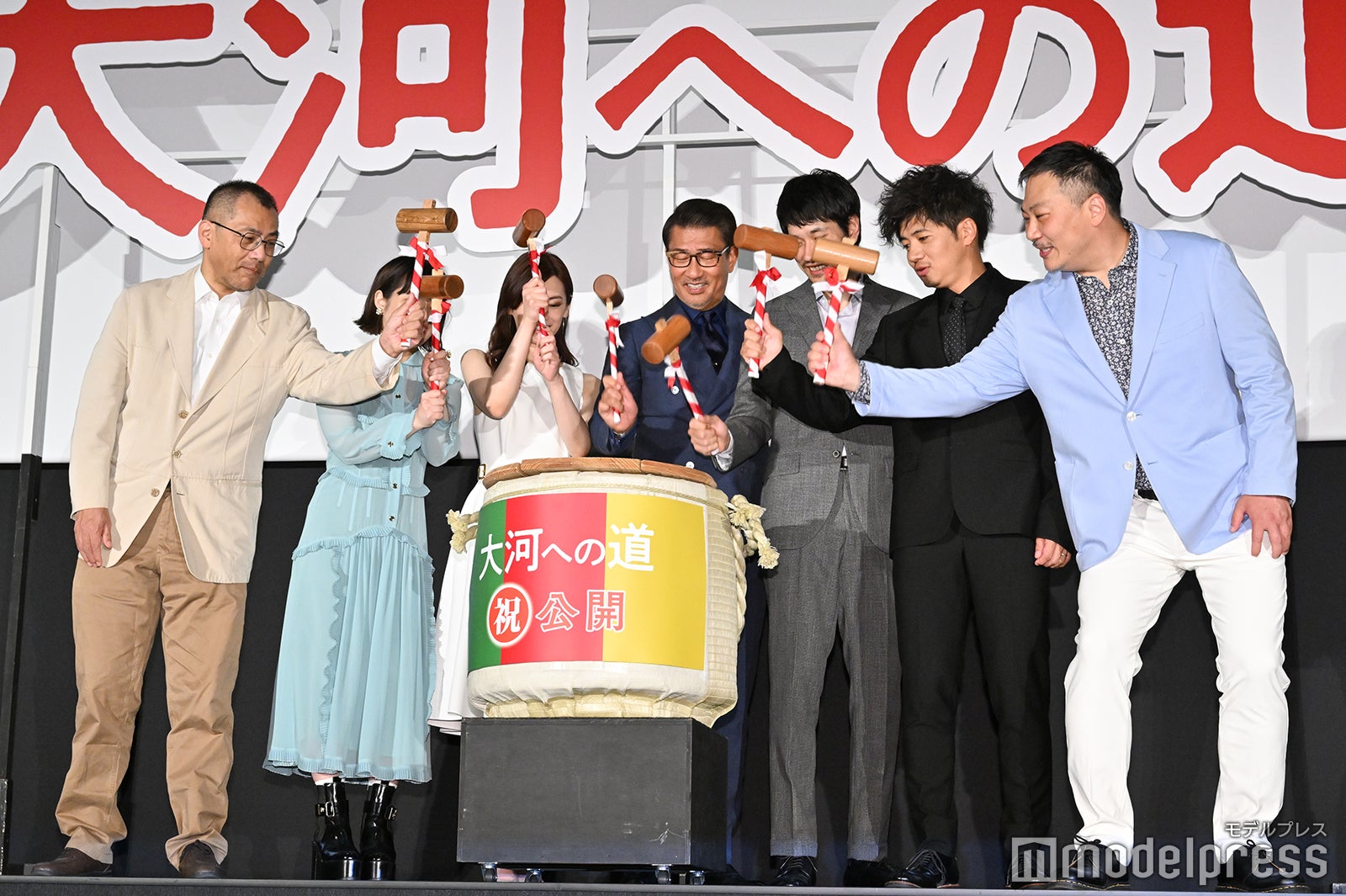 （左から）中西健二監督、岸井ゆきの、北川景子、中井貴一、松山ケンイチ、和田正人、田中美央（C）モデルプレス