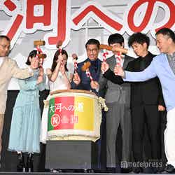 （左から）中西健二監督、岸井ゆきの、北川景子、中井貴一、松山ケンイチ、和田正人、田中美央（C）モデルプレス