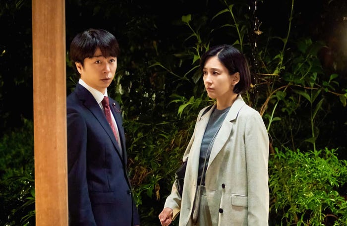 櫻井翔、水川あさみ「笑うマトリョーシカ」第3話より(C)TBS