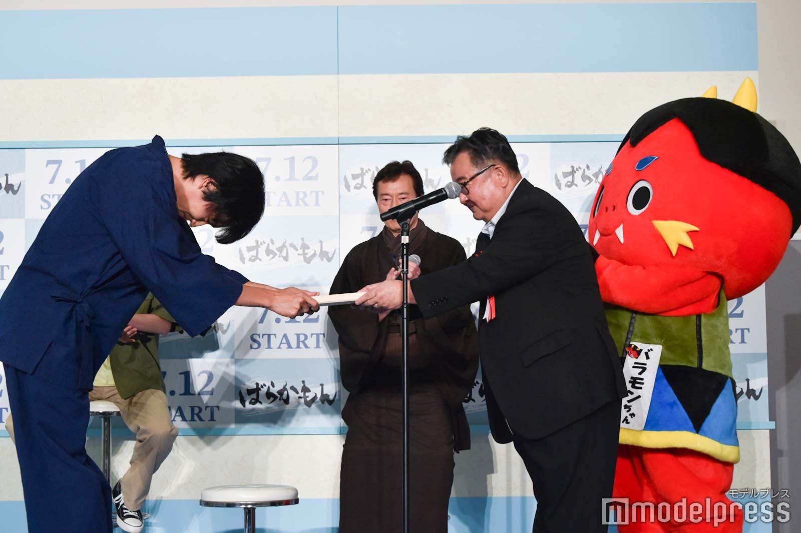 杉野遥亮、久保実氏、バラモンちゃん（C）モデルプレス