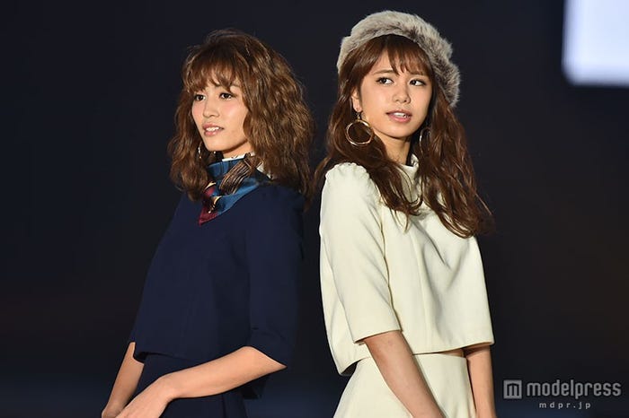 (左から)楓、佐藤晴美/「GirlsAward 2015 AUTUMN/WINTER」より(C)モデルプレス