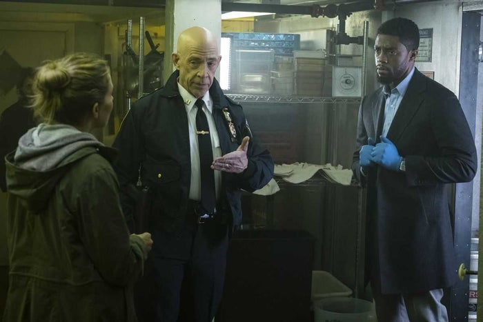 ２１ブリッジ 変幻自在のオスカー俳優j K シモンズのインタビュー映像到着 モデルプレス