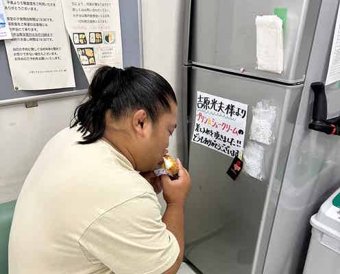 「VIVANT」富栄ドラム、シュークリーム頬張るオフショットに「可愛すぎ」「癒やされる」と反響 ピヨ役・吉原光夫が公開