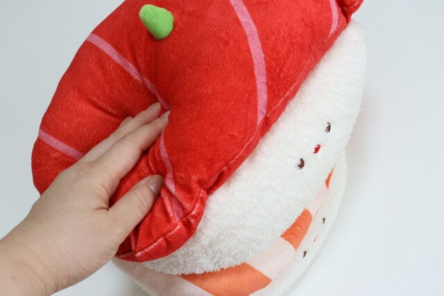 ダイソーの抱きまくらはふんわりやさしい弾力でリラックスタイムにぴったり