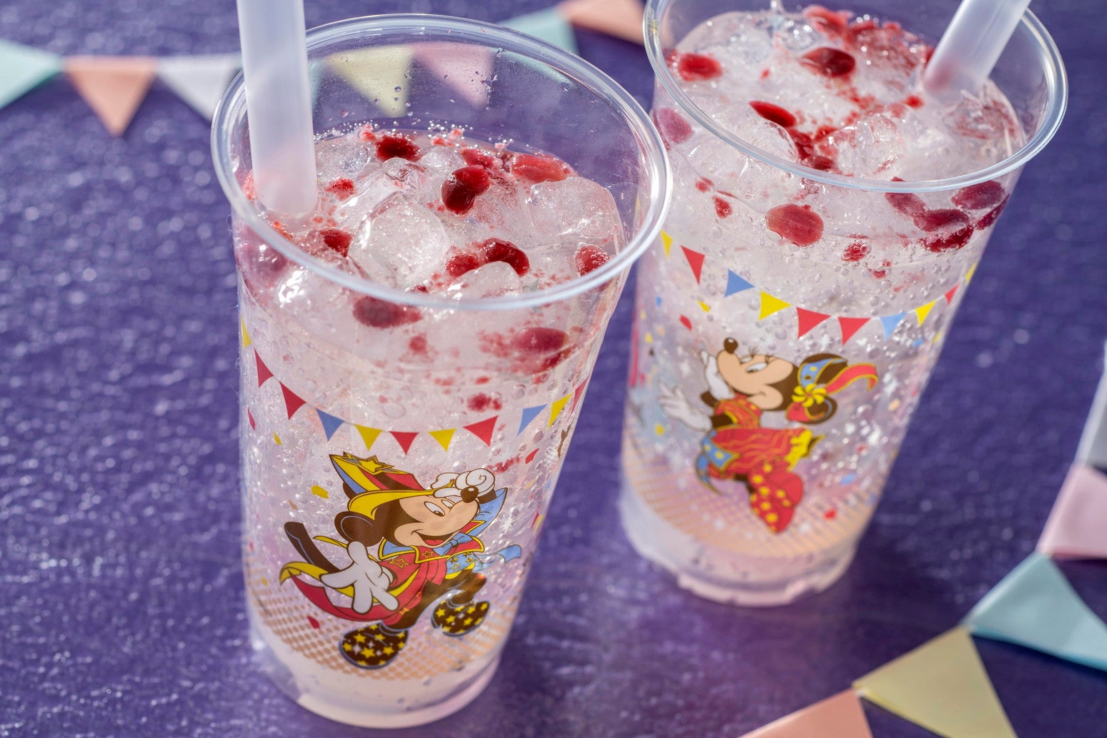 スパークリングゼリードリンク（エルダーフラワーシロップ）1杯￥600（C）Disney