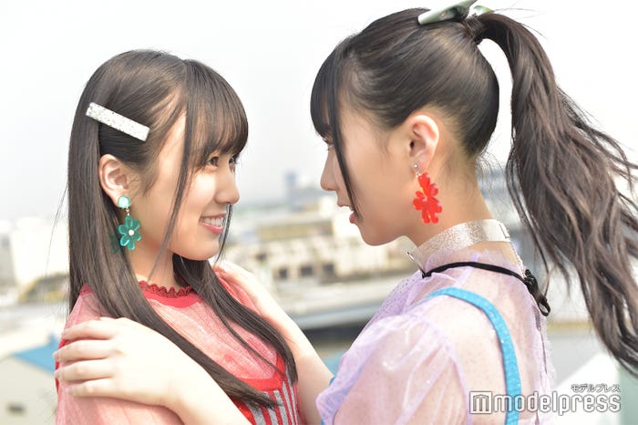 「見つめ合って」とリクエスト/矢吹奈子&田中美久 (C)モデルプレス