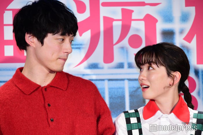 坂口健太郎、永野芽郁 (C)モデルプレス