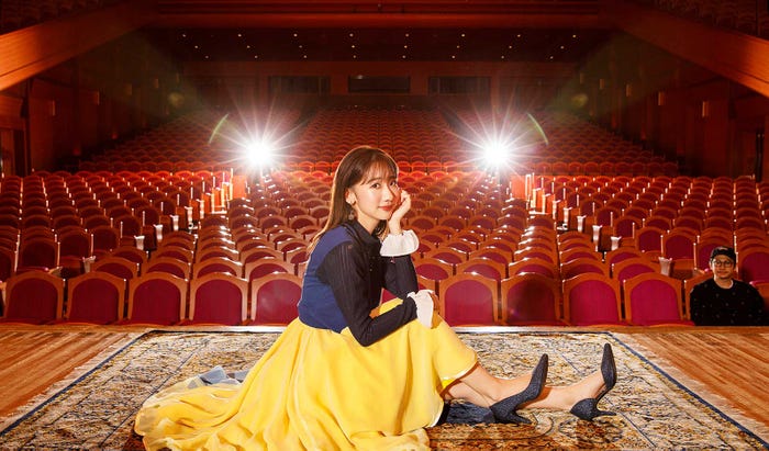 柏木由紀、渡辺淳之介プロデューサー(提供写真)