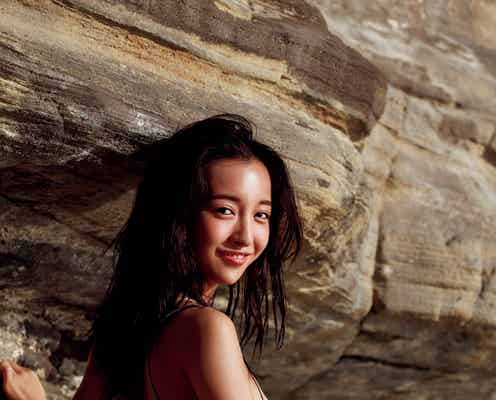 板野友美、大胆に美ヒップ強調 鍛え抜かれた肉感的“神ボディ”を解き放つ