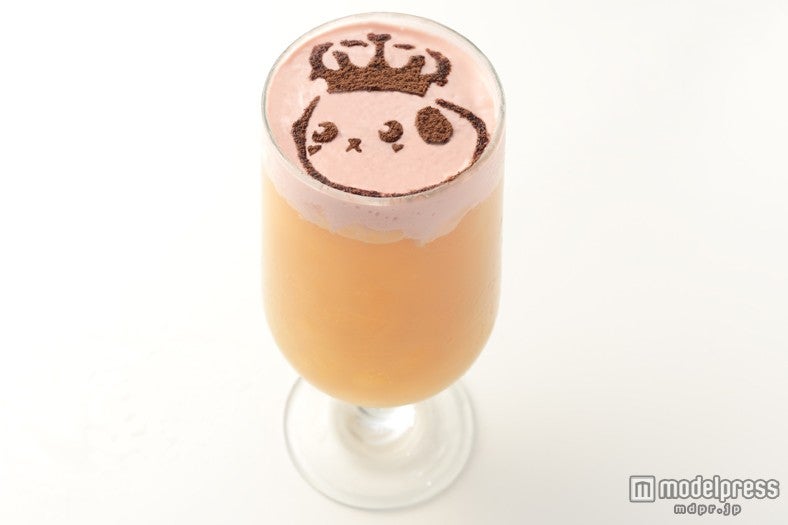 「ロイヤルピンクのアイスティー」￥840（C）DENTSU INC．