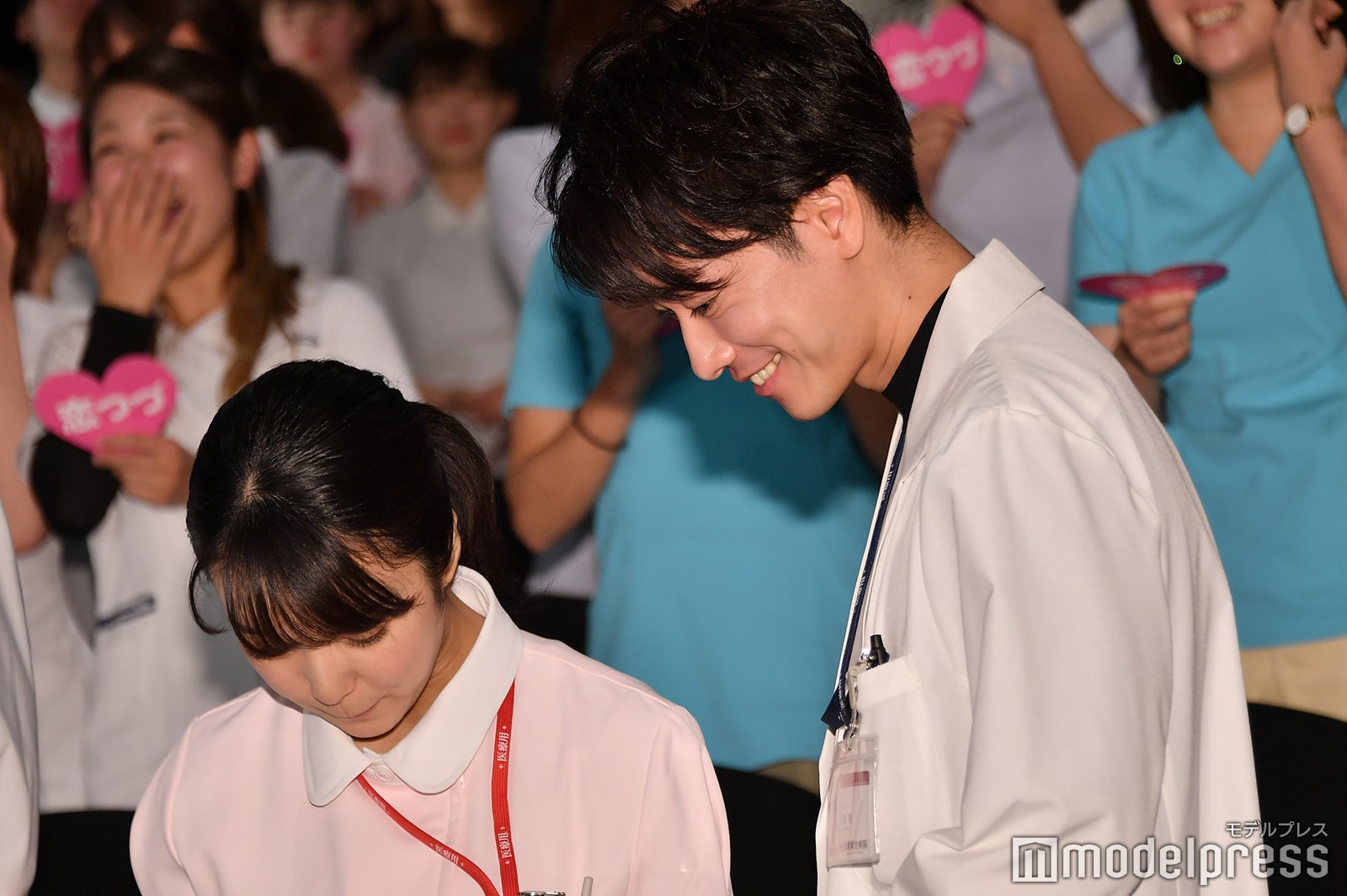 上白石萌音、佐藤健 （C）モデルプレス