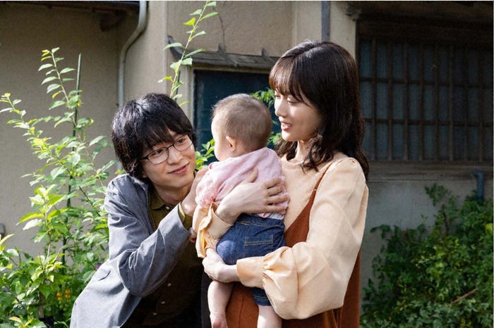 鈴木仁、山下美月「さらば、佳き日」(C)「さらば、佳き日」製作委員会