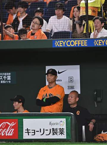 巨人 橋上監督代行がベンチで見せた行動 監督椅子に座らなかった理由「どっしり座るってことは多分ないと思います」