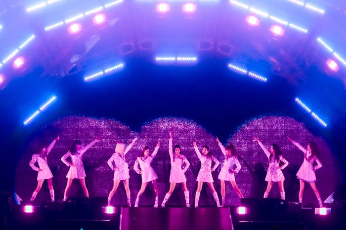 NiziU「NiziU Live with U 2022 “Light it Up”」より/撮影:田中聖太郎