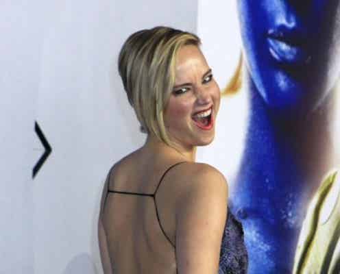 ジェニファー・ローレンス、レッドカーペットでヘン顔披露