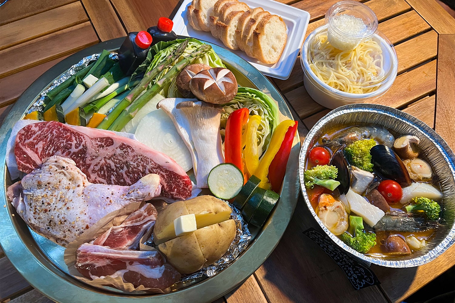 グランピングBBQセット／画像提供：ブッキングリゾート