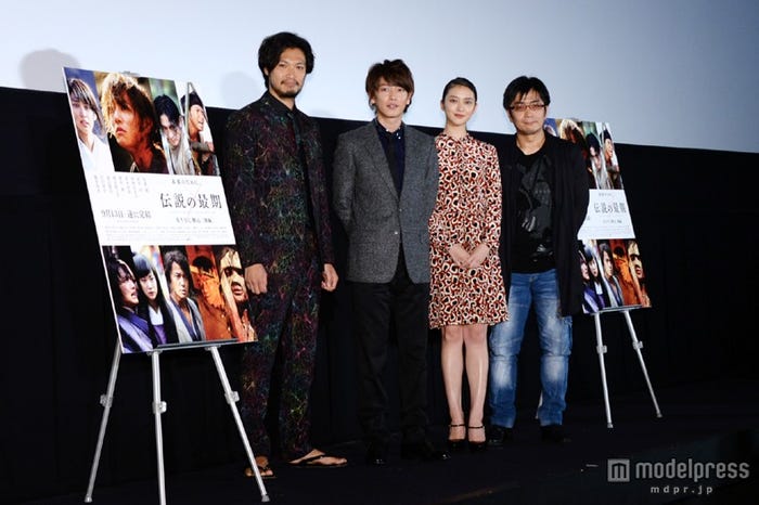 映画「るろうに剣心/伝説の最期編」世界最速上映イベントの模様(左から)青木崇高、佐藤健、武井咲、大友啓史監督