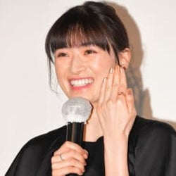 優希美青、衣装で身につけた指輪を見せ「婚約発表みたいになっちゃった」