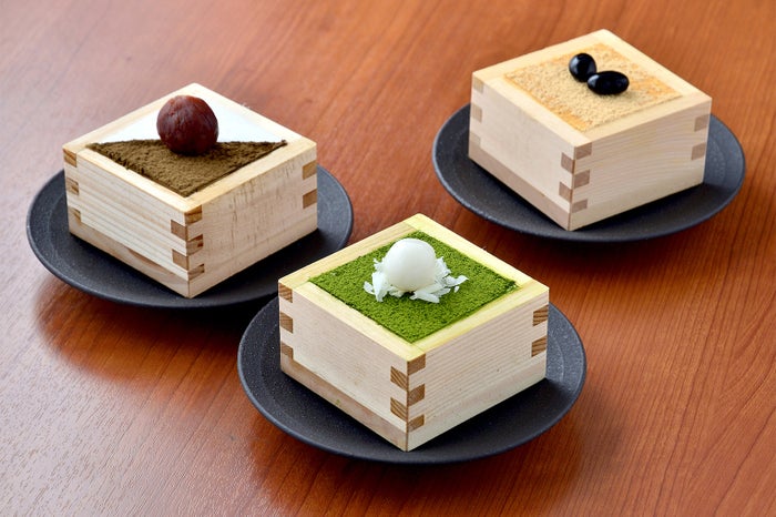 宇治抹茶とホワイトチョコをふりかけてティラミス風に仕上げ『生チーズケーキ』¥550～／画像提供：LIFEstyle