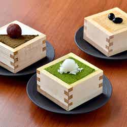 宇治抹茶とホワイトチョコをふりかけてティラミス風に仕上げ『生チーズケーキ』¥550~/画像提供:LIFEstyle