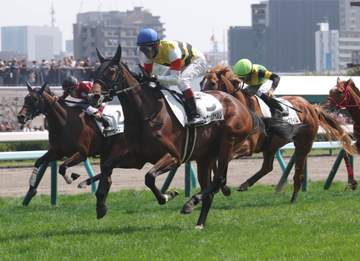 【新馬戦】シュヴァルツペルレ 鮮やか差し切りデビューV 浜中が今後に期待「心身ともに成長すれば上のクラスでも戦える」