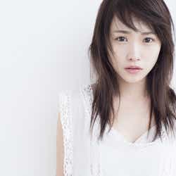 モデルプレス - 川栄李奈、映画初主演決定 劇団EXILE小野塚勇人ら出演キャスト発表<恋のしずく>