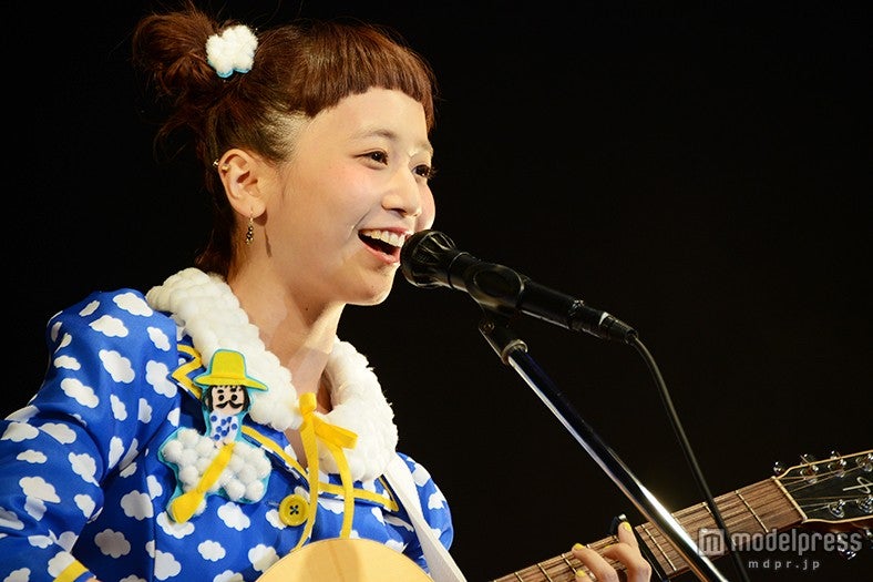 モデル三戸なつめ、夢の歌声を初披露「歌手のスタートラインに立った」