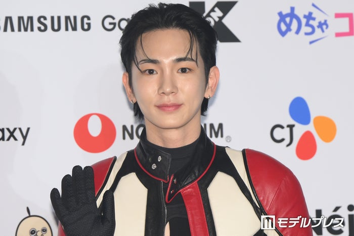 SHINeeキー、ディズニー満喫ショット大量公開「デートしてる気分になれた」と反響続々 スマホケースにも注目集まる