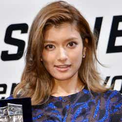 「ベストジーニスト2013 一般選出部門」を受賞したローラ